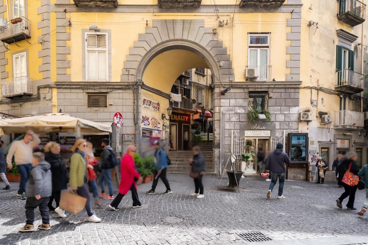 Appartamento Elegante Con Terrazzino Nel Centro Di Napoli エクステリア 写真