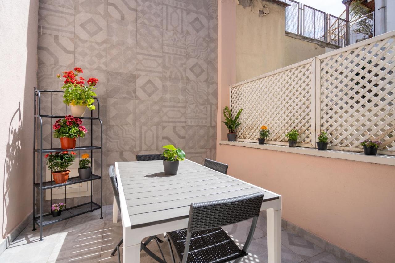 Appartamento Elegante Con Terrazzino Nel Centro Di Napoli エクステリア 写真